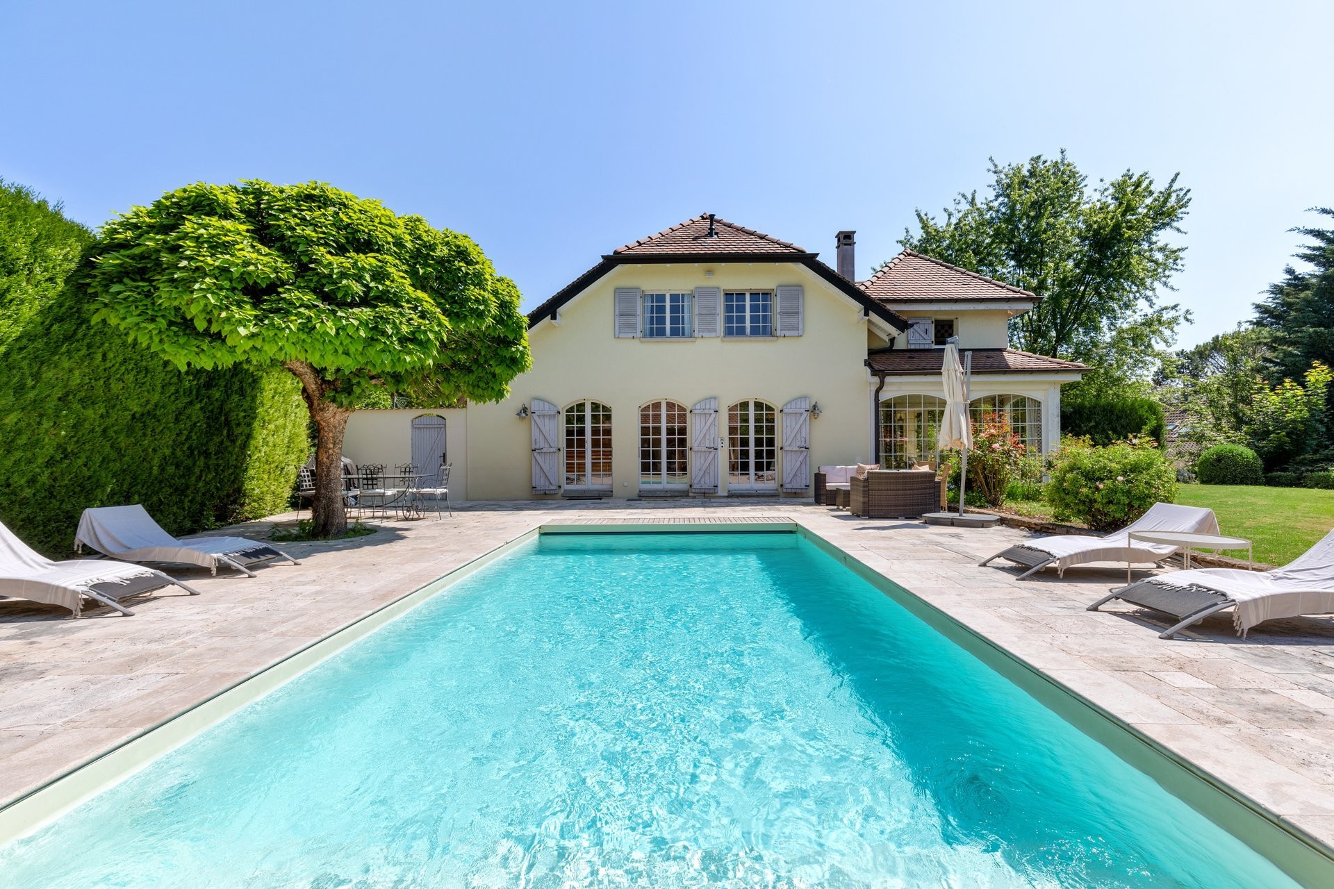 Propriété individuelle avec piscine au calme