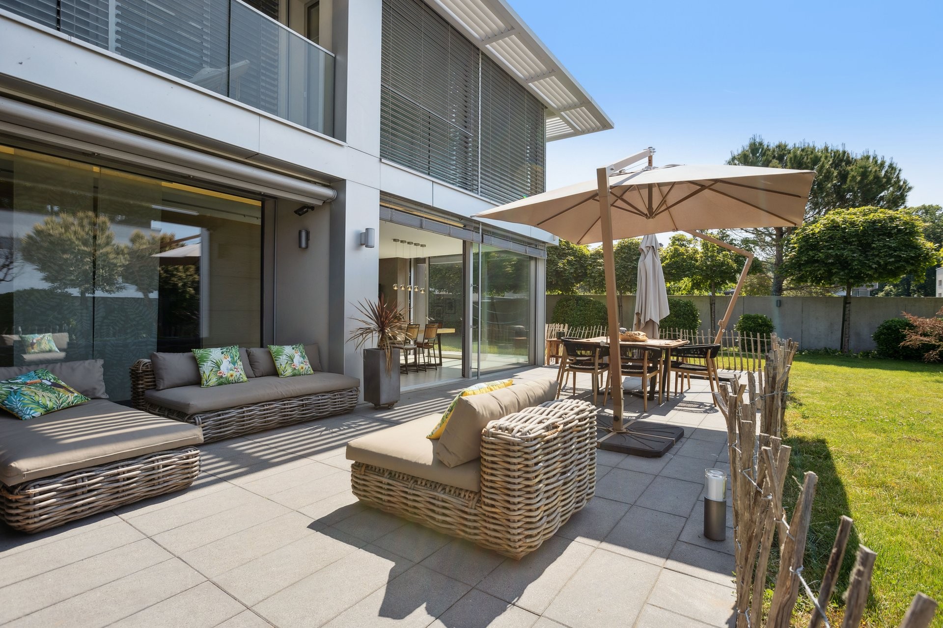 Villa individuelle contemporaine dans un écrin de verdure, au calme