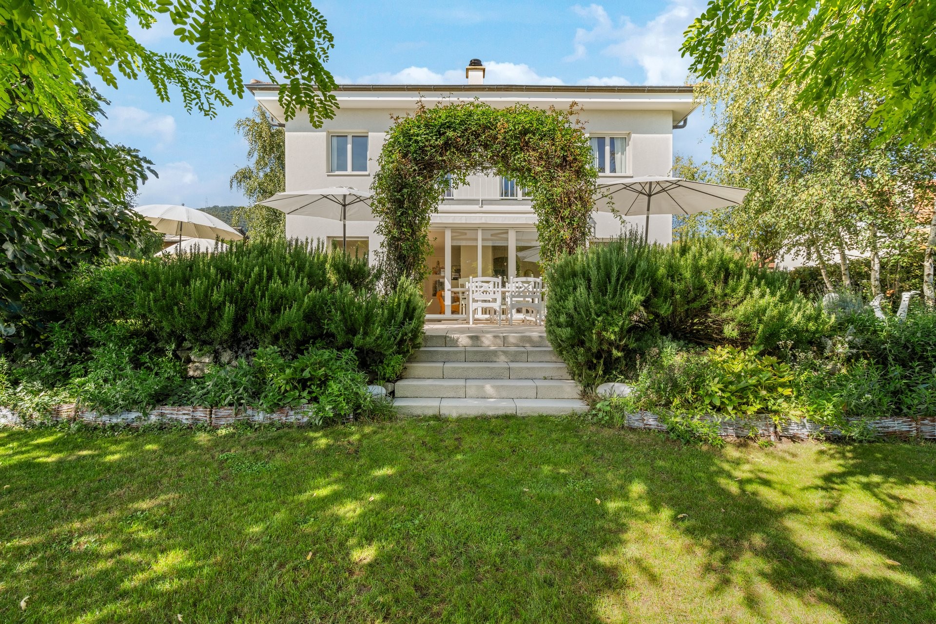 Cadre verdoyant et paisible pour cette villa familiale