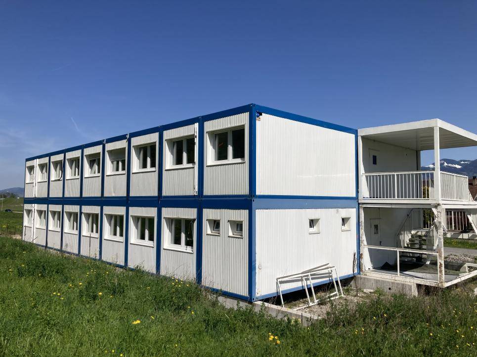 AFFAIRE À SAISIR – TERRAIN ARTISANAL AVEC CONTAINERS – EXCELLENT POTENTIEL