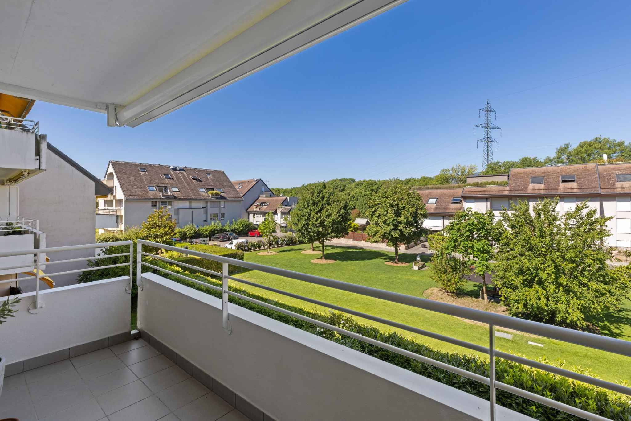 Appartement lumineux avec balcon et vue verdoyante