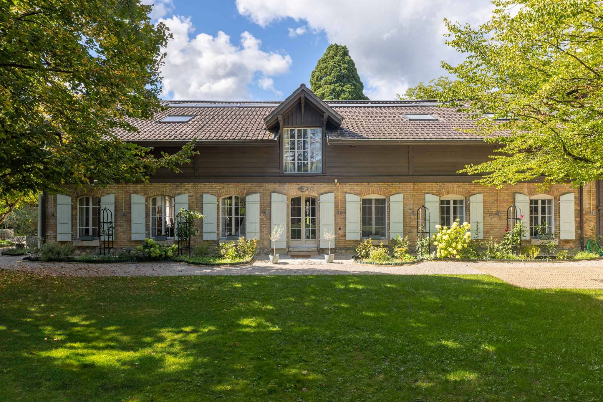 Exceptionnel corps de ferme rénové avec piscine et annexe