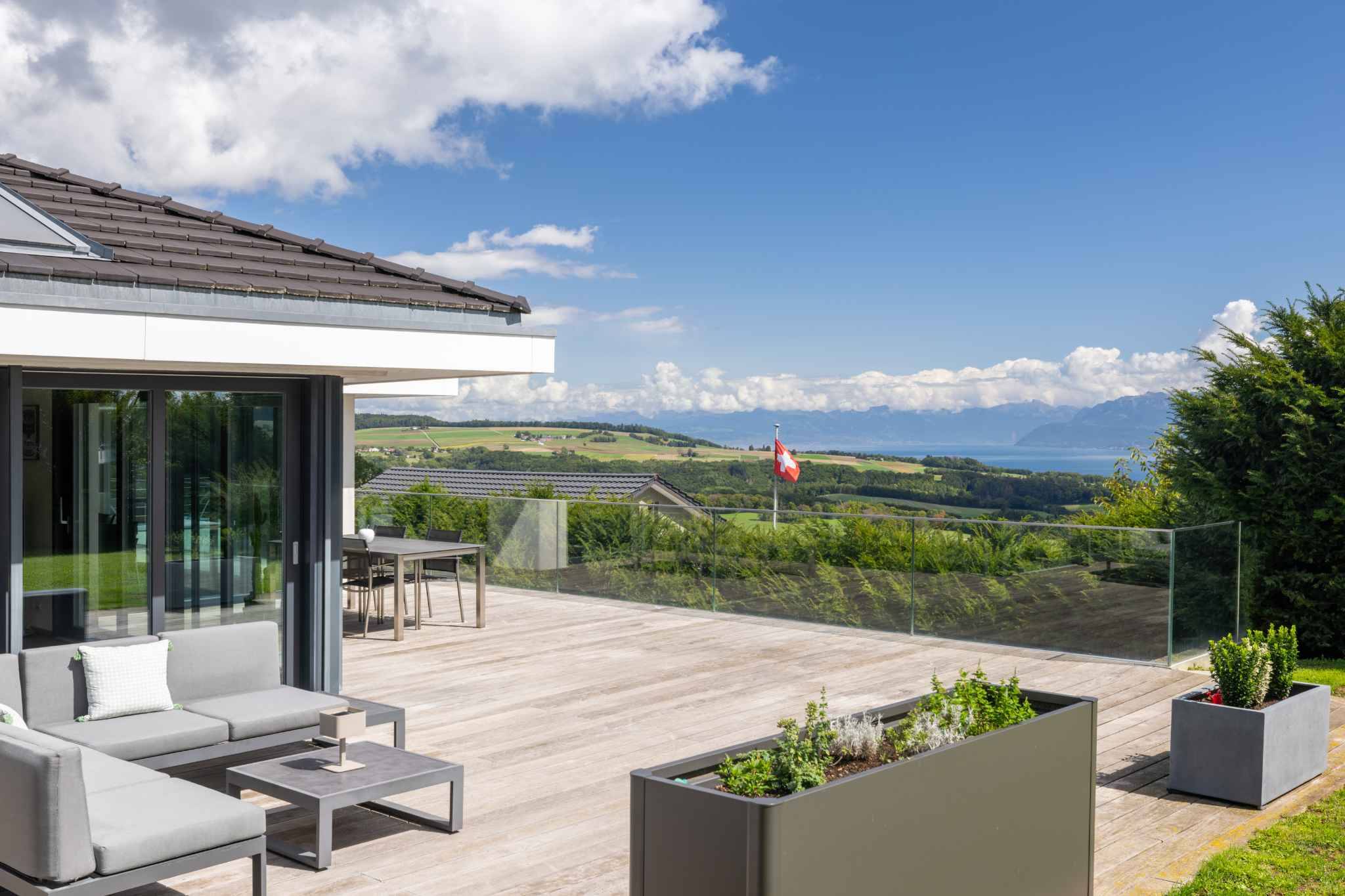 Villa contemporaine avec vue sur le Léman et les Alpes