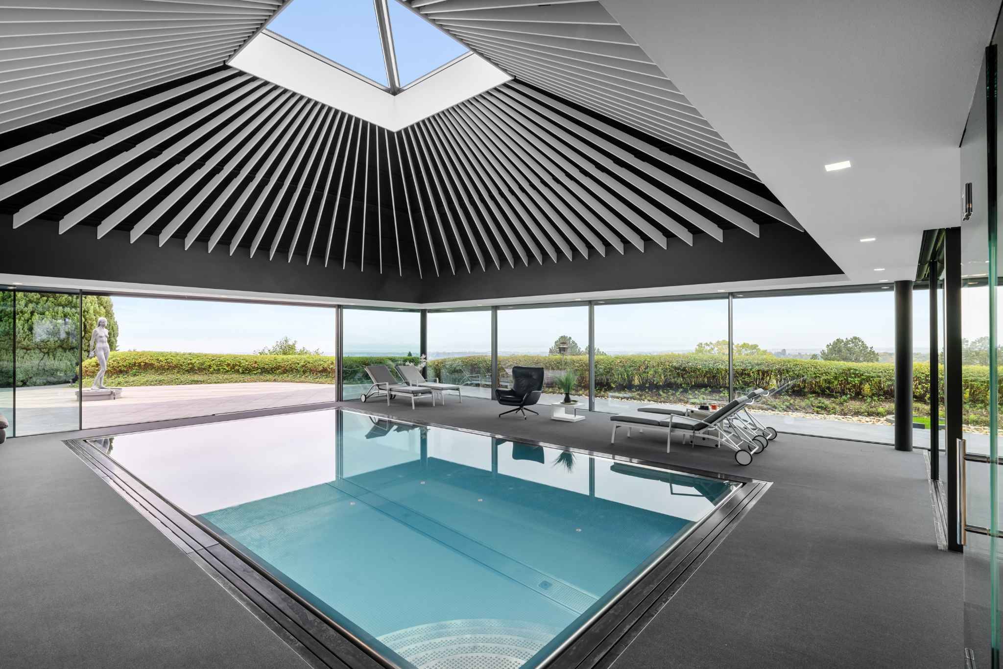 Propriété d'exception avec piscine intérieure et vue sur le lac Léman