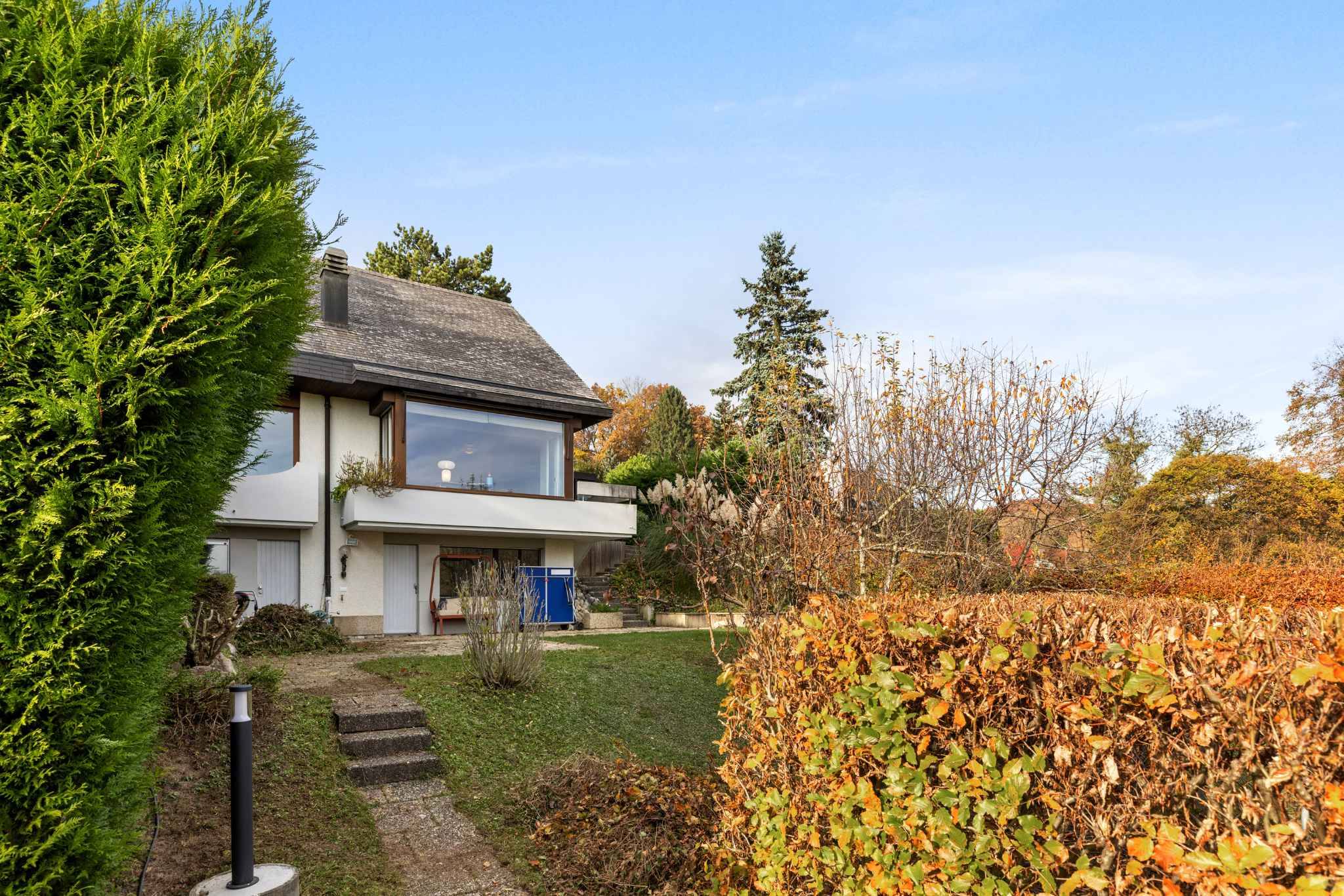 Élégante maison mitoyenne avec grand jardin
