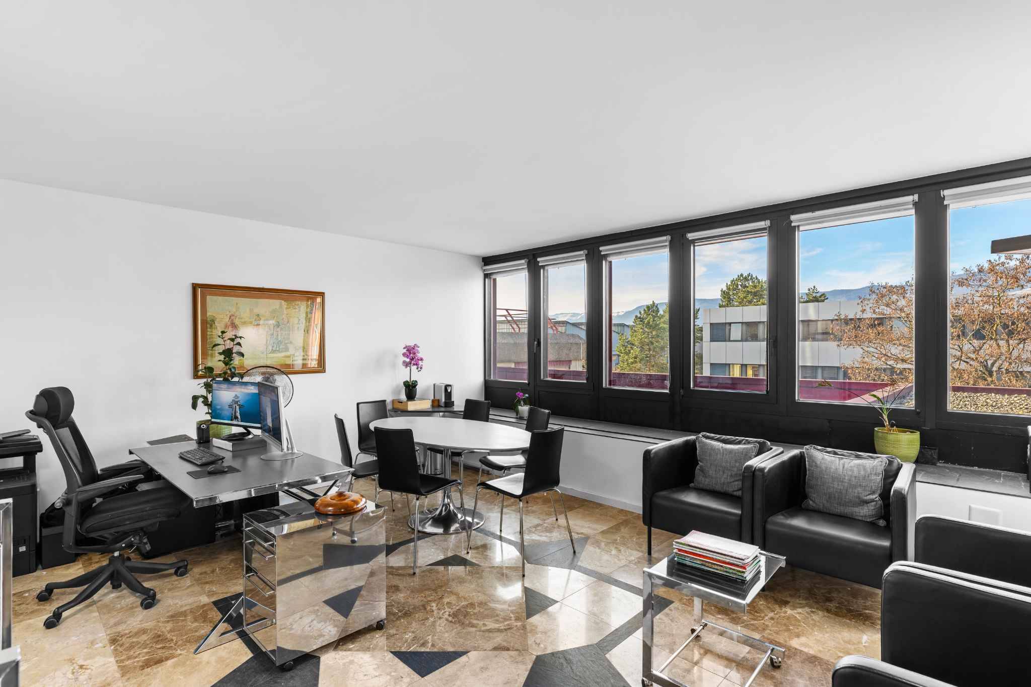 Bureau idéalement situé : 98 m² avec place de parc incluse