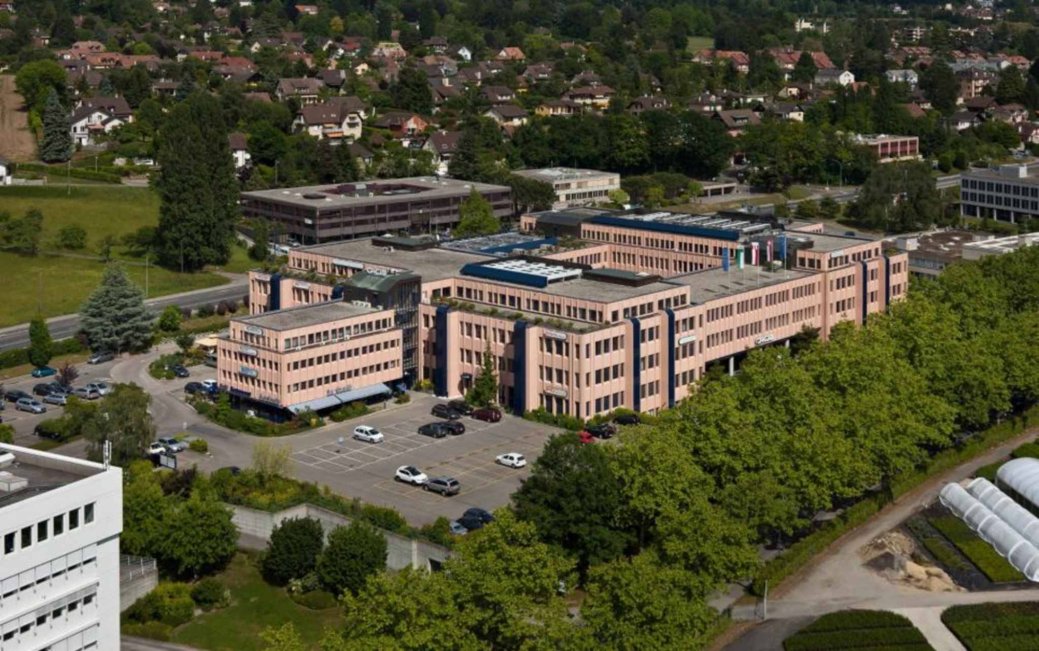 BIEN D'INVESTISSEMENT - BELLE SURFACE ADMINISTRATIVE DE 186 M2 LOUEE