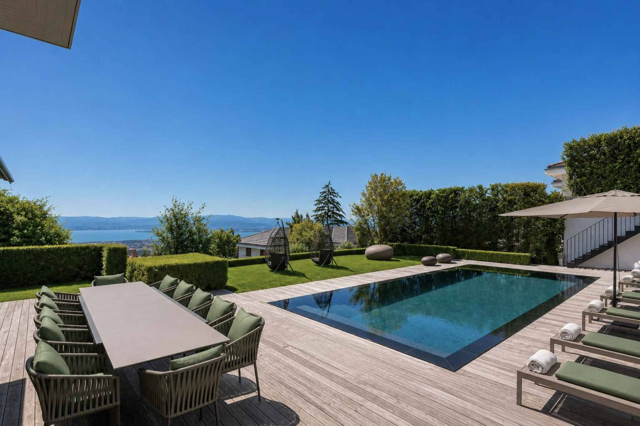 Propriété luxueuse et contemporaine avec vue panoramique