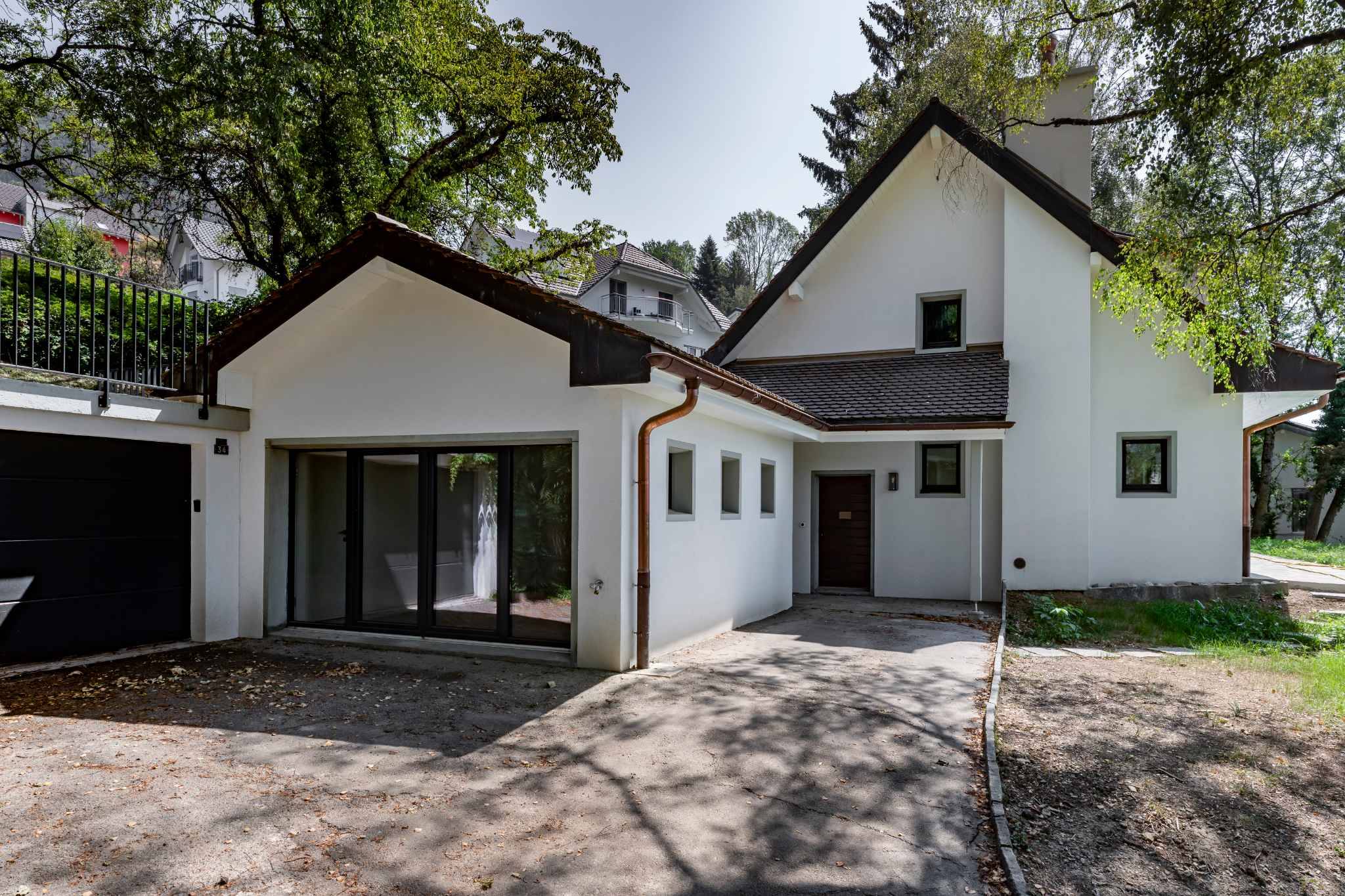 Villa contemporaine entièrement rénovée avec piscine