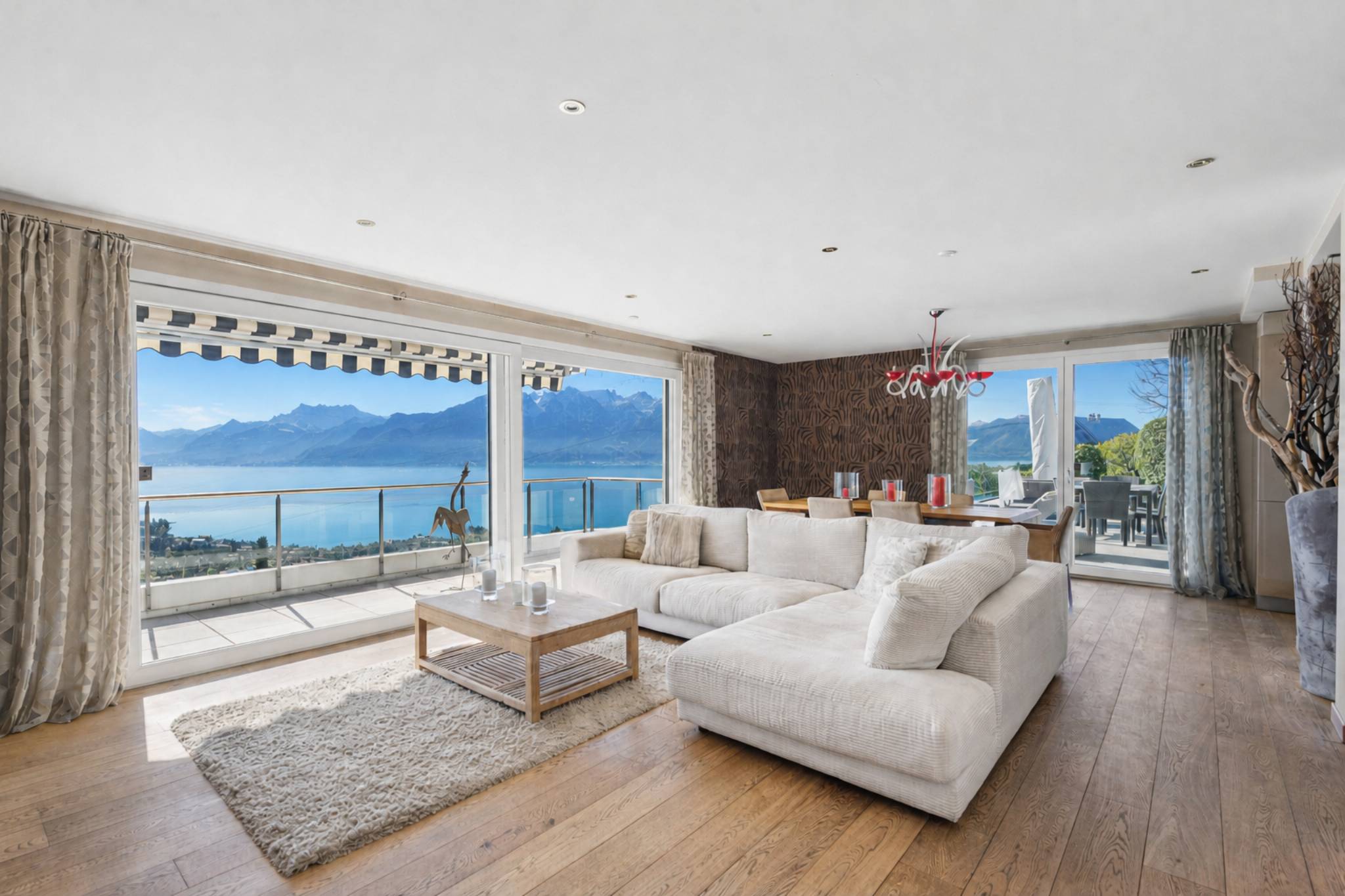 La praticité d’une villa, le confort d’un appartement face au lac