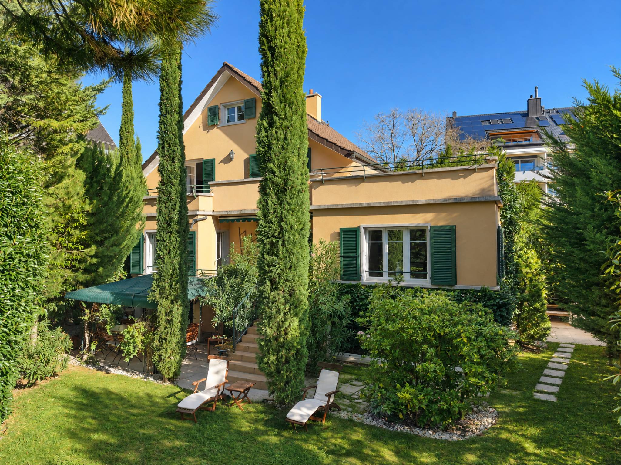 Maison de charme avec beau jardin dans un quartier calme